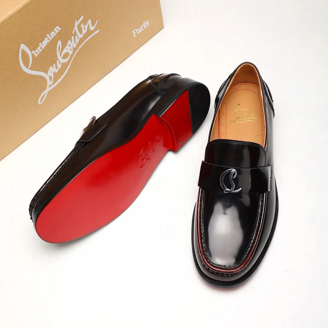Batch 1,080 yuan 💰••New real shots••CL～High-end men’s 👔casual•loafers with red soles! ••🆑Genuine and top-quality goods from original orders ••✅💯 Purchase goods from top-quality original orders! Original imported patterned cowhide ➕Imported cowhide lining ➕Cowhide feet ➕Original leather outsole~🉑️Feel free to compare the authentic ones! Size: 38-44 (45.46.47 can be customized)